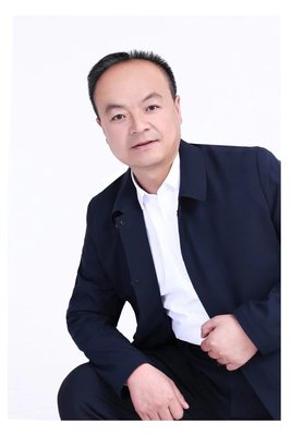 出品人-左新郎